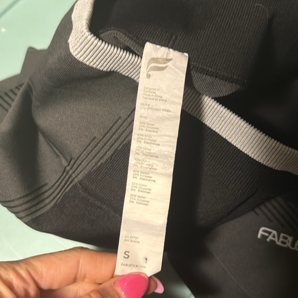 *Like new* Fabletics Leggings - Picture 4 of 4